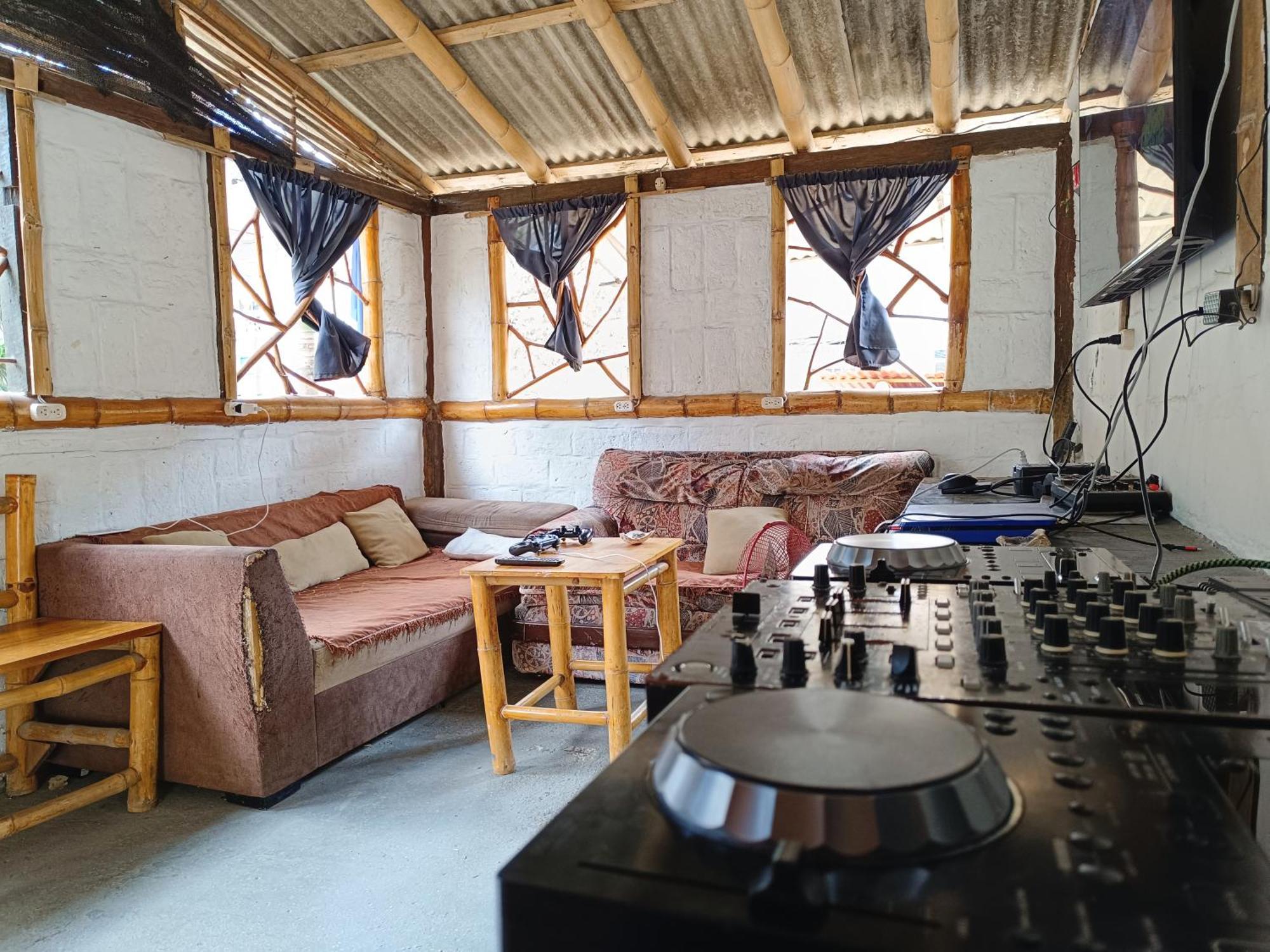 Munay Backpacker Hostel Montañita Esterno foto